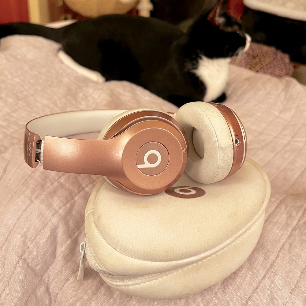 Beats Solo Wireless On-Ear Headphones - Rose Gold